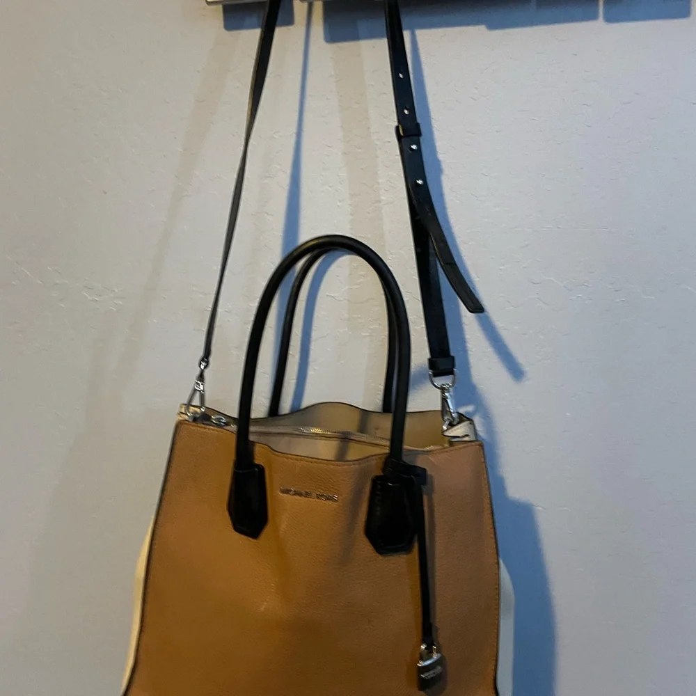 Michael Kors purse - Picture 6 of 8